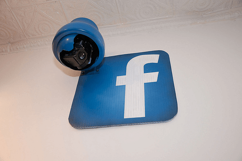 Facebook per spiare dipendenti